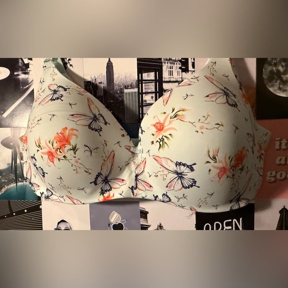 La Vie En Rose Wireless Sleekback Lightly Lined Bra 42DD